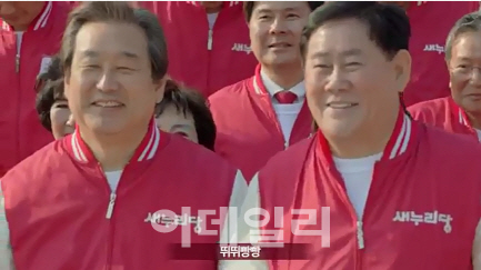 [총선 D-10]노래하는 김무성 vs 손맞잡은 최경환
