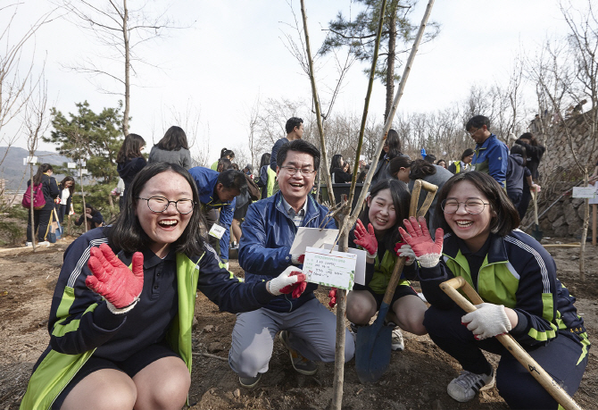 금호타이어, 서울시와 북한산 나무심기 행사 열어
