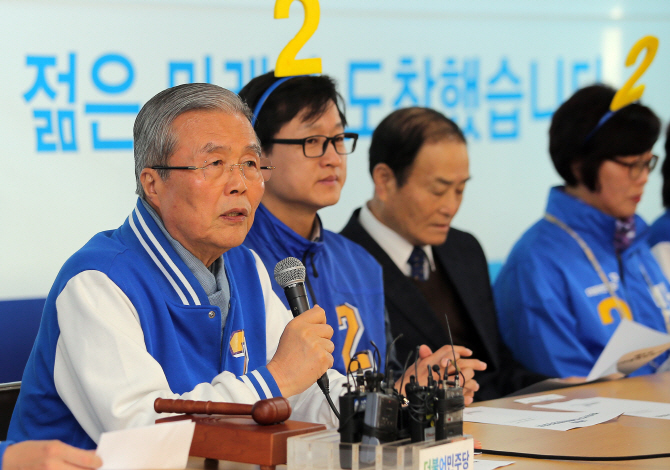 [포토] <총선> 모두 발언하는 김종인
