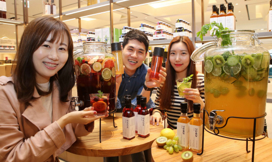 [포토]현대시티아울렛 동대문점, '장인이 만든 건강음료 맛보세요'