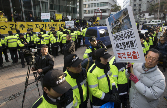 어버이연합, 세월호 관련 반대 집회에 `일당 알바` 천여명 동원