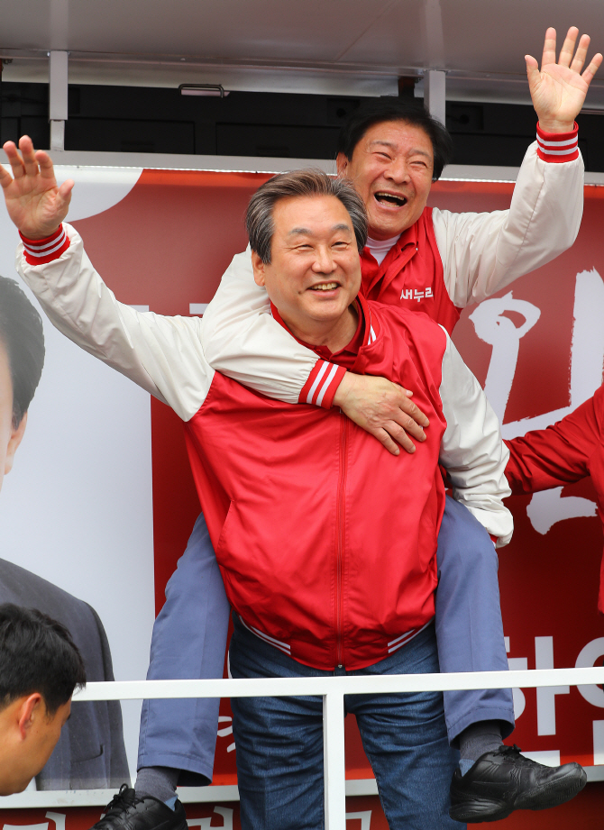 [포토] <총선> '무대' 오늘도 업었다