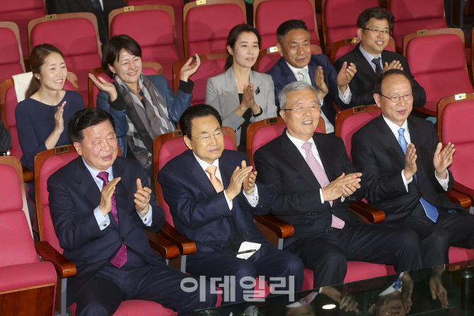 [포토]박수치는 더민주