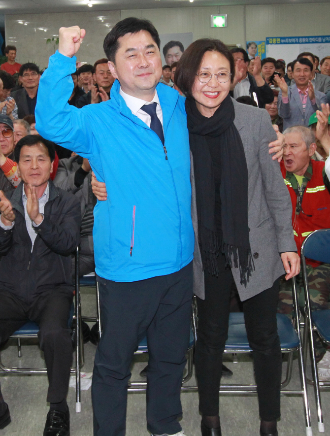 [포토] <선택 4.13> '불사조' 꺾은 김종민