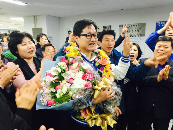  이재오 누른 강병원, 당선사례 “은평 민심의 위대한 승리”