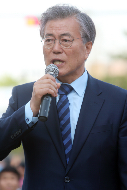 문재인 "정권교체의 큰 희망 주셨다…깊이 감사"