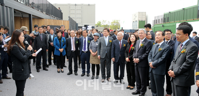 [포토]혁신적 사회공헌 공간 '언더 스탠드 에비뉴'