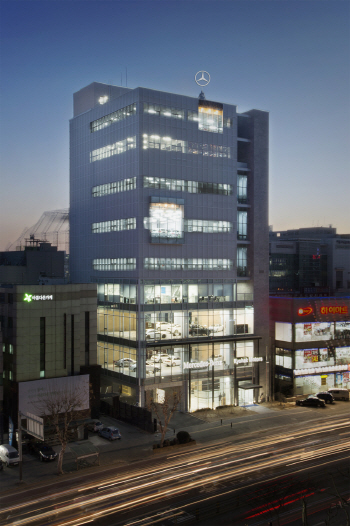 벤츠 교학모터스, 첼리스트 김규식 공연 고객 초청행사