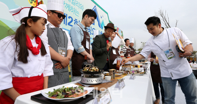 와사비 2종과 오뚜기 신제품이 만나 캠핑음식 회, 고기를 더욱 맛있게