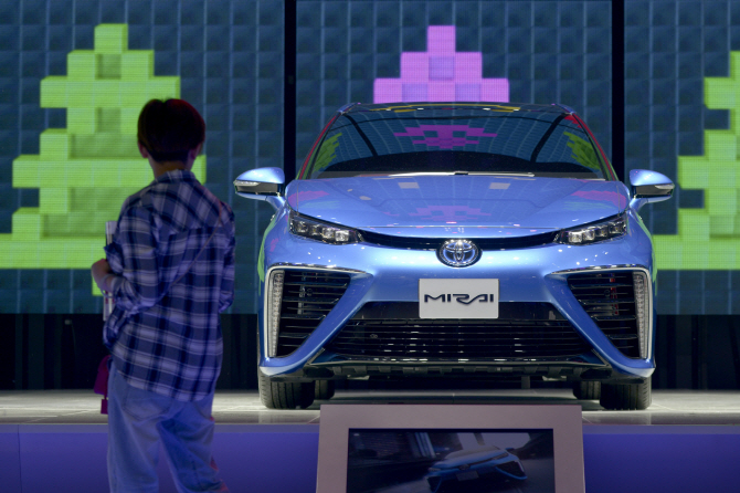 [포토]2016 토요타 미라이 '귀요미 매력'