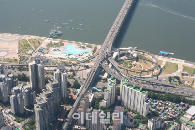 `한강+서울숲`품으니 1억 쑥…아파트값 좌우하는 '조망권'의 힘