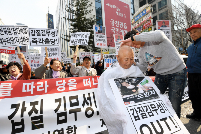 '경찰폭행·불법집회' 어버이연합 18번 유죄 판결 불구 실형 '0건'