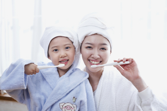 밥 먹은 뒤 바로 양치질하는 습관이 오히려 치아 건강을 해친다?