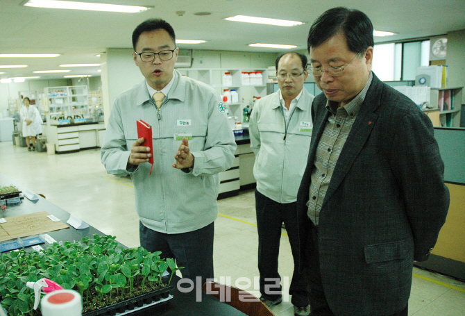 박진수 LG화학 부회장, 팜한농 대표 취임 2주만에 현장경영