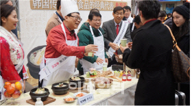 농식품부, 중국 포상관광객 8000명 초청 삼계탕 파티