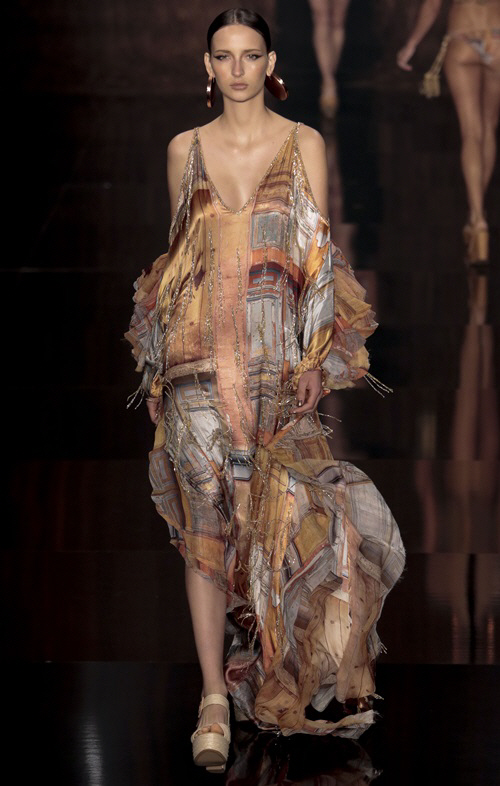 브라질 패션위크, 나풀거리는 원피스가 `난해해`                                                                                                                                                     