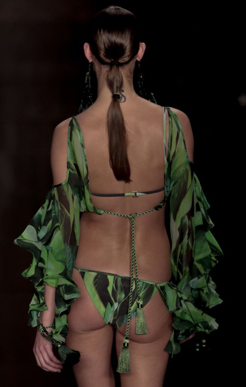 브라질 패션위크, 수영복 뒤태가… `후끈해`                                                                                                                                                         