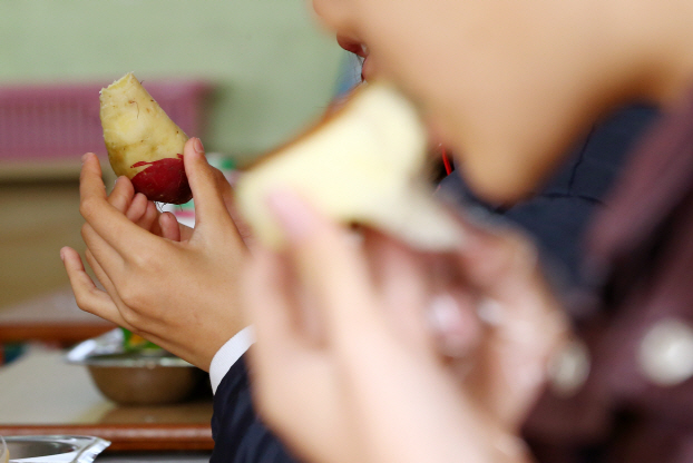 한국 어린이, 미국보다 곡류 3.7배·육류는 절반만 섭취