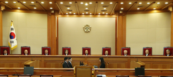 헌재 "전화·서신 제한 등 교도소 징계, 기본권 침해 아냐"