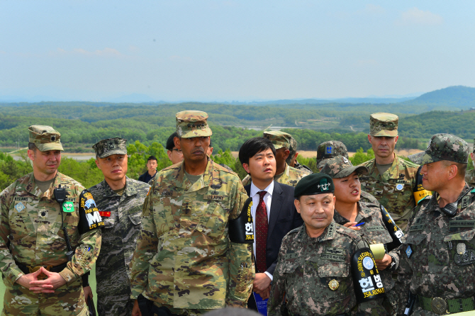 [포토]'대비태세 점검하는 한미연합사령관'