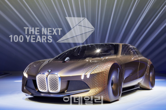 "테슬라 질주 막는다"…BMW, 2021년 완전 자율주행車 출시