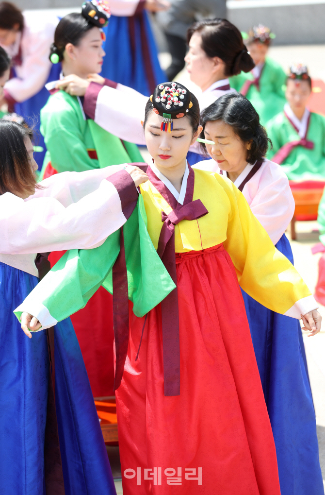 [포토]성년의 날 기념 전통성년례 체험