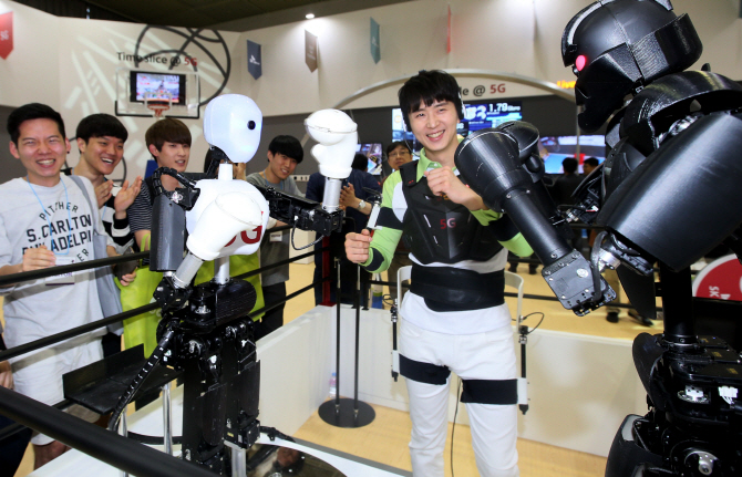 [포토]'5G 로봇 격투시연'