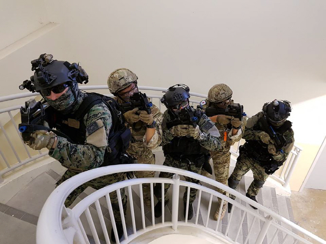  `우리가 진짜 유시진 대위-서대영 상사`                                                                                                                                                            