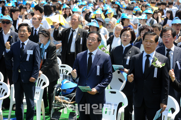 박원순 시장, 5.18 기념행사서 '님을 위한 행진곡' 제창