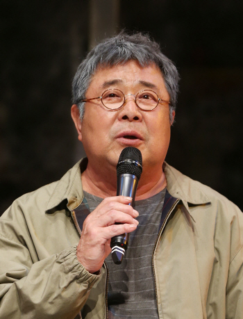 23년만에 무대 선 백일섭 "근형 형 작품이라 했다"