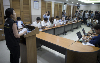 警, "강남역 화장실 살인, '정신질환 묻지마 범죄'"                                                                                                                                    