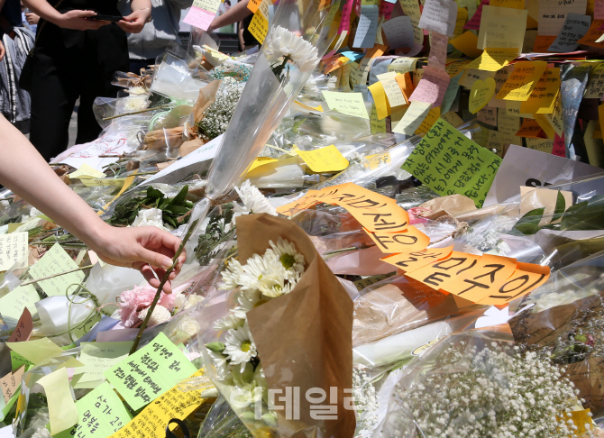 [포토]강남 묻지마 살인 엿새째, 추모 물결 이어져