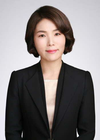  전희경 “분명한 목소리 내는 정치인 될 것”