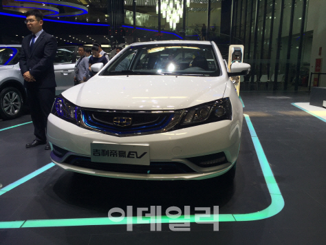 [中 비상식 배터리 규제]안전성 '뒷전' 자국기업 육성 '혈안'
