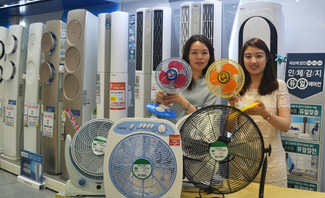 때이른 폭염에 에어컨 등 냉방가전 판매량 8배 ‘껑충’