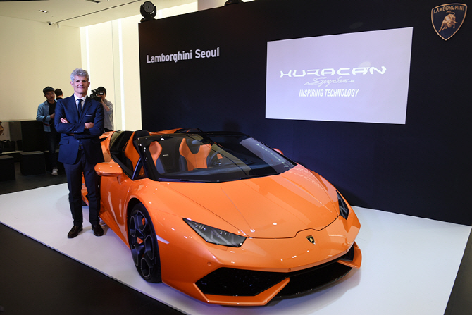 [포토]지나르도 버톨리, '람보르기니 우라칸 LP610-4 스파이더는 최고의 스파이더'