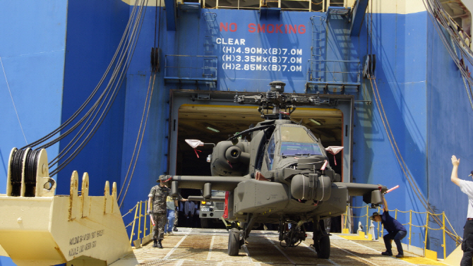  `아파치 가디언` 입국, 배에서 내리는 최강 아파치                                                                                                                                                  