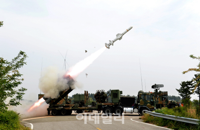 [포토]"적 함정 격추하라", 하푼 지대함 미사일 발사