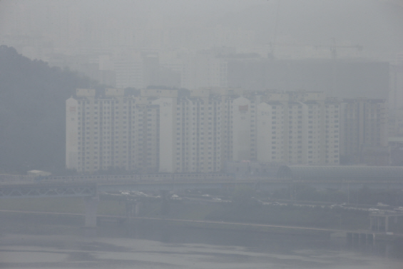 전국 미세먼지 농도 '나쁨'…자외선 지수도 '나쁨'↑