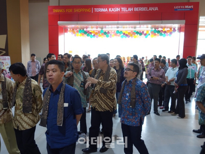 [포토] 롯데마트, 인도네시아 42호점 바탐점 오픈