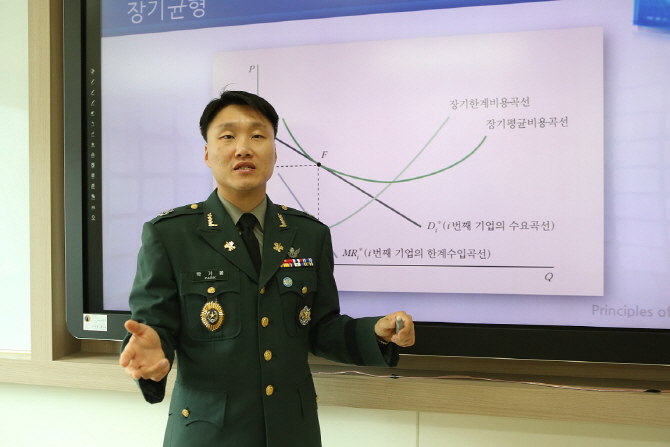 세계 3대 인명사전 중 2곳에 이름 올린 육군장교