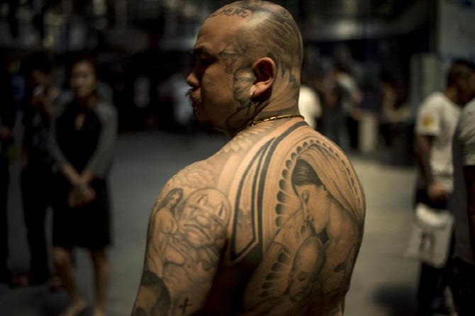  온몸에 사람 얼굴이 도대체 몇 개야?                                                                                                                                                               