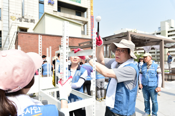 ‘철든 나눔’ 포스코, 철제 가구·화단 나눔 봉사활동 펼쳐