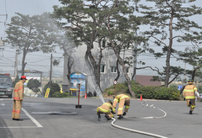 [포토] '실제 상황처럼' 소방관 훈련