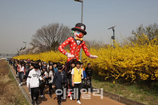 서울시 한강봄꽃축제 폐막..두달간 434만명 방문