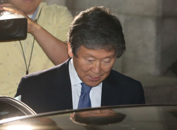 檢 '가습기 살균제' 홈플러스·롯데마트 前대표 고강도 조사
