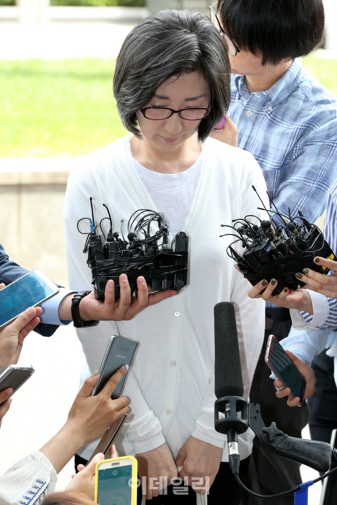 [포토]고개숙인 최은영 전 한진해운 회장