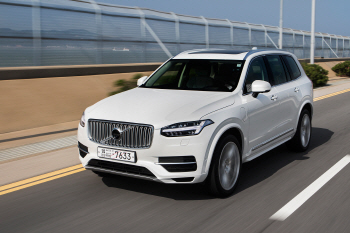 안전에 첨단을 더한 SUV '볼보 XC90'