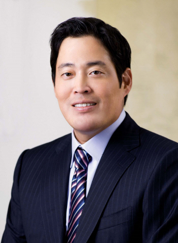 정용진, 와인·맥주 이어 소주시장 공략..주류업계 '예의주시'
