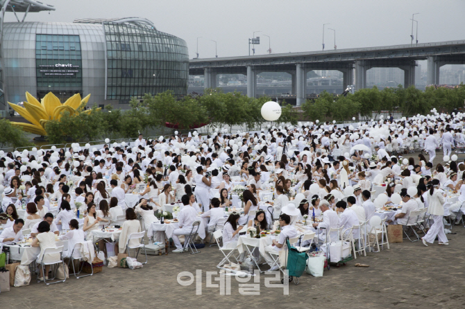 [포토]디네앙블랑 서울, 성황리에 첫 파티 마쳐!